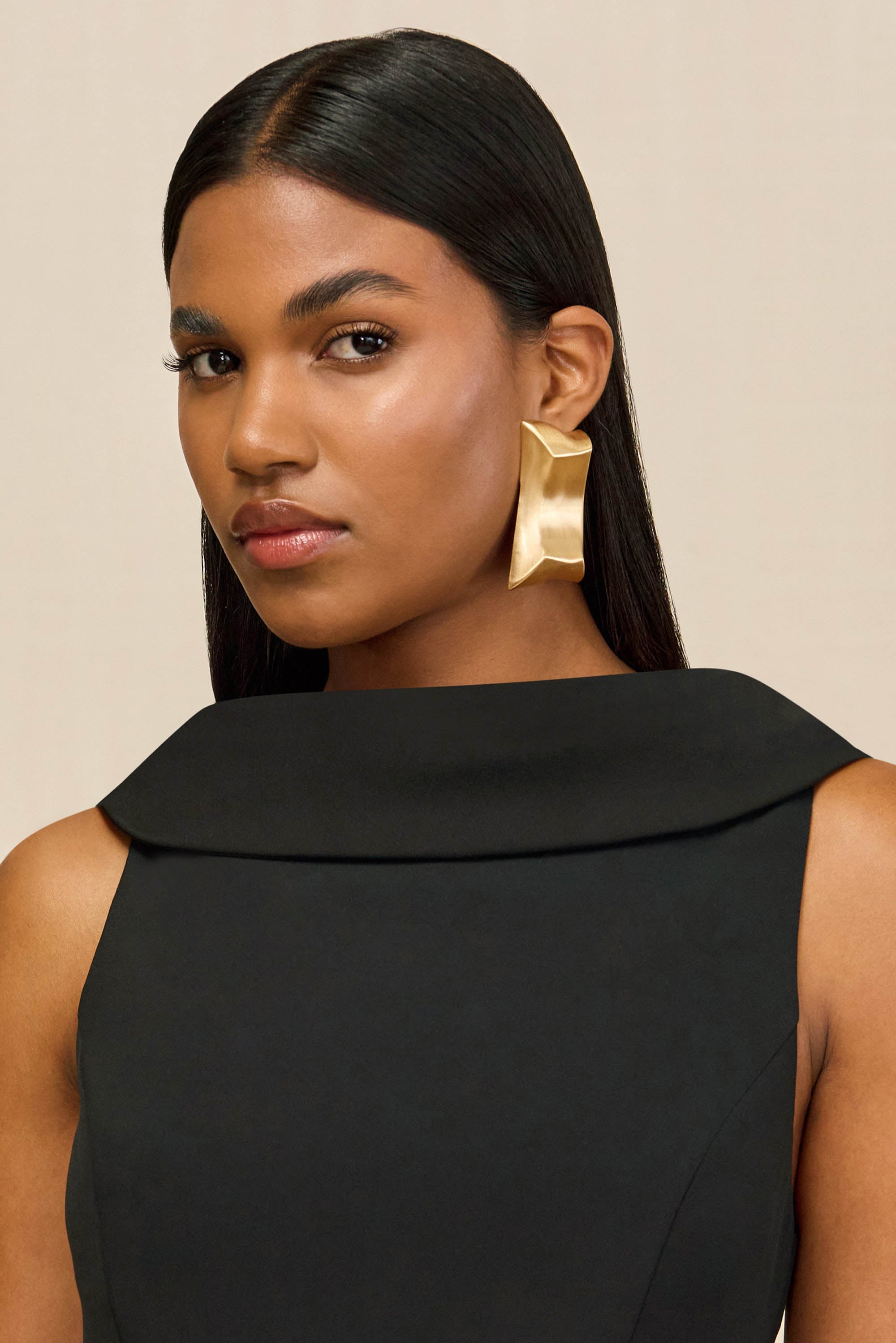 ALAYA EARRING - BRUSHED BRASS