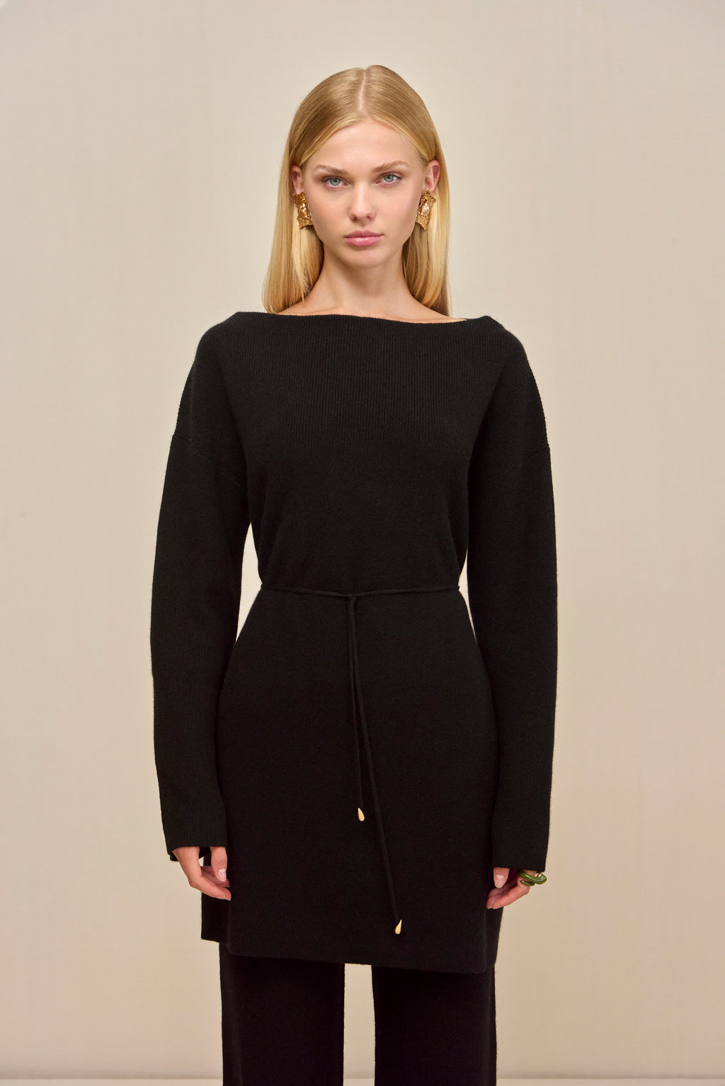 ARAIA SWEATER - BLACK