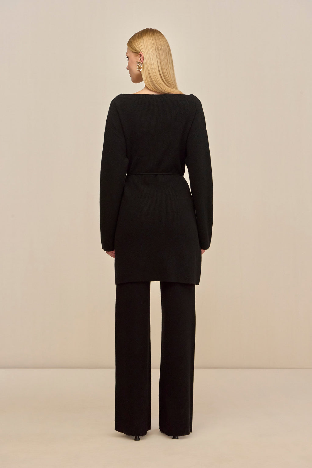 ARAIA SWEATER - BLACK